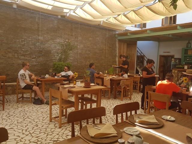 La Escuela RestoBar